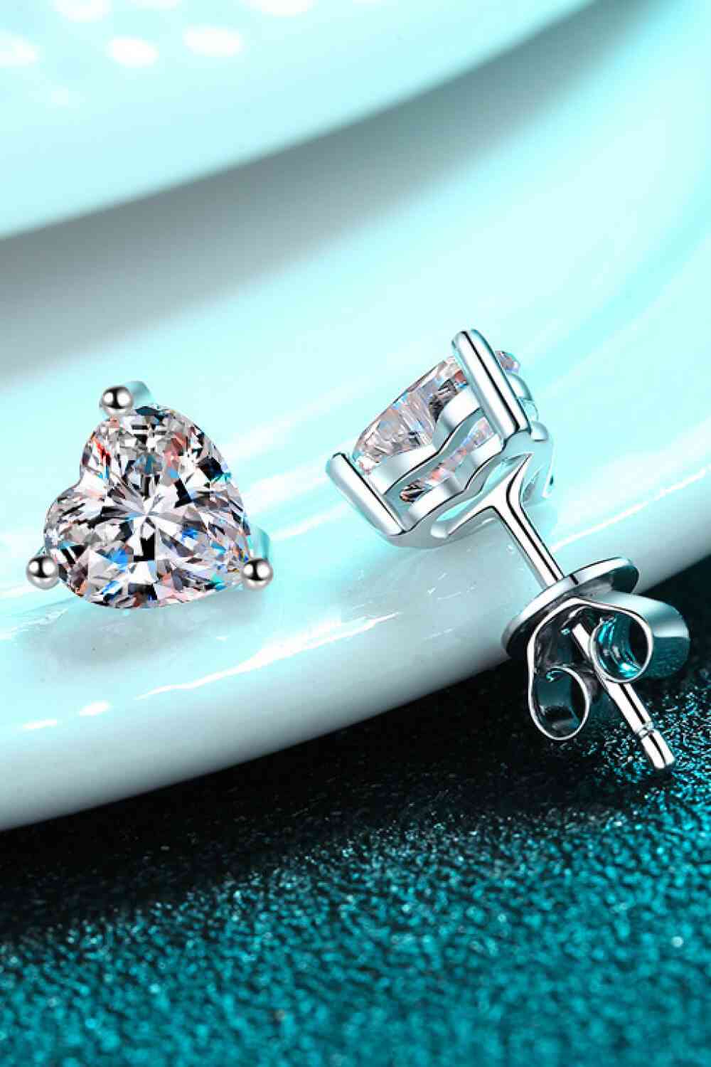 2 Carat Moissanite Heart-Shaped Stud Earrings - Aurelia Clothing