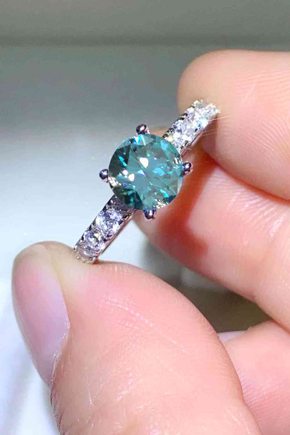 Future Style 1 Carat Moissanite Side Stone Ring - Aurelia Clothing