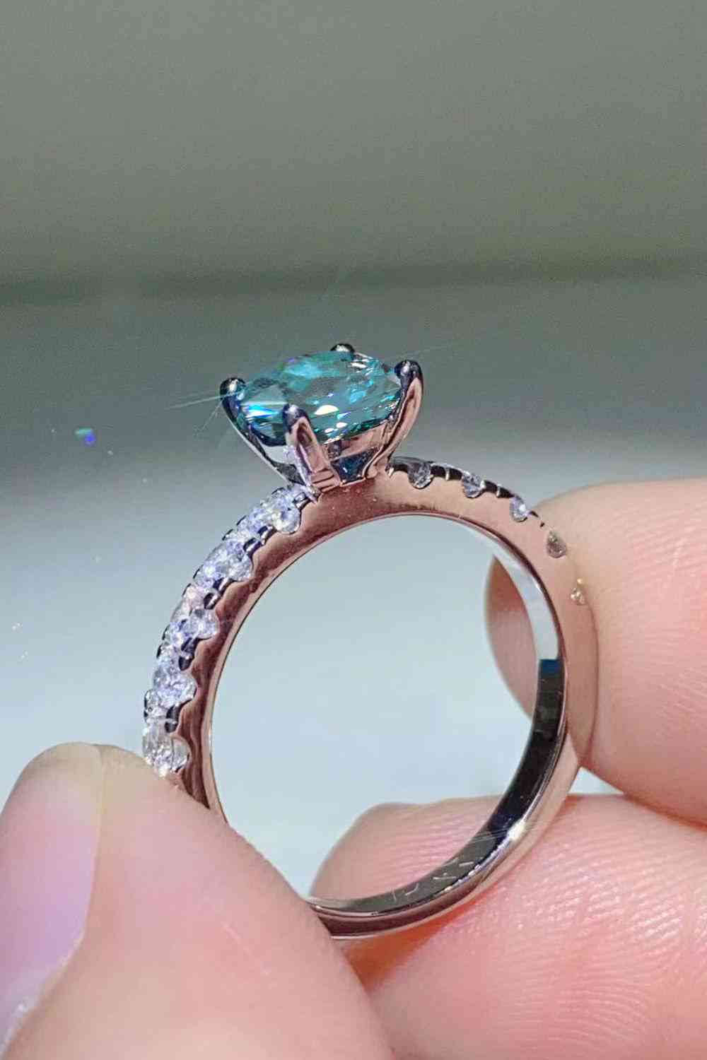 Future Style 1 Carat Moissanite Side Stone Ring - Aurelia Clothing