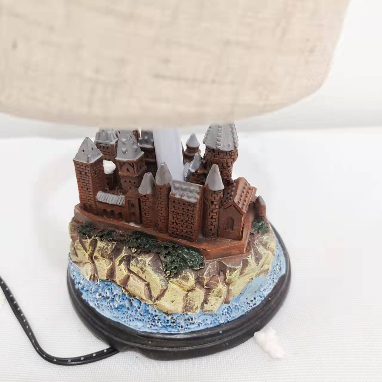 Harry Potter - Hogwarts Castle Resin Lamp - Free Shipping - Aurelia Clothing