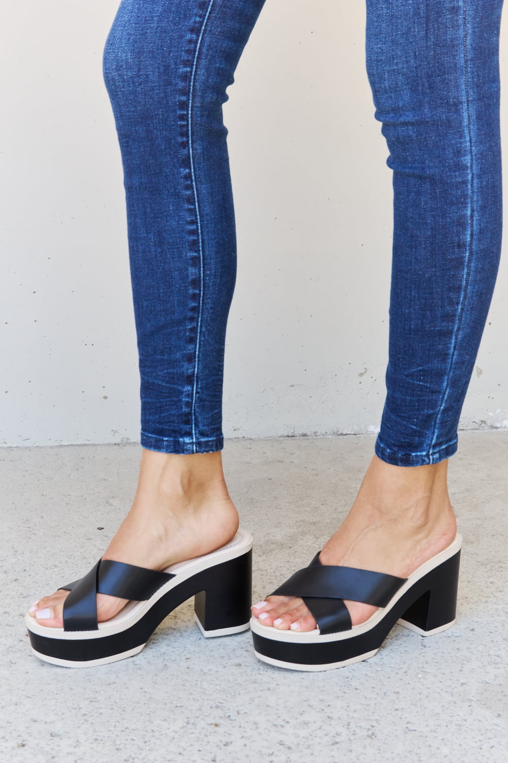 Weeboo Cherish The Moments Contrast Platform Sandals in Black - Aurelia Clothing